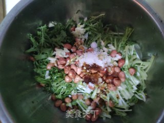 老醋苦菊拌花生的做法步骤：4