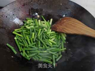 蒜毫炒鸡蛋的做法步骤：3