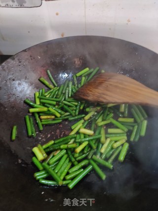 蒜毫炒鸡蛋的做法步骤：4
