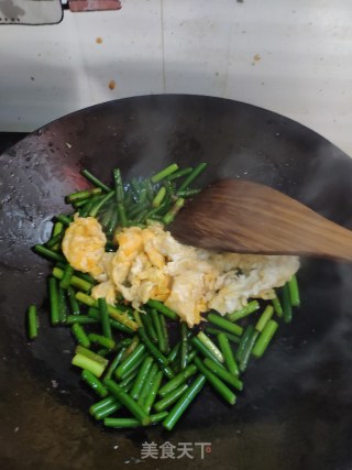 蒜毫炒鸡蛋的做法步骤：5