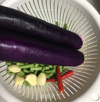 豆角炒茄子的做法步骤：1