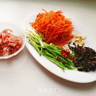 鱼香肉丝的做法步骤：1