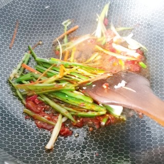 鱼香肉丝的做法步骤：9