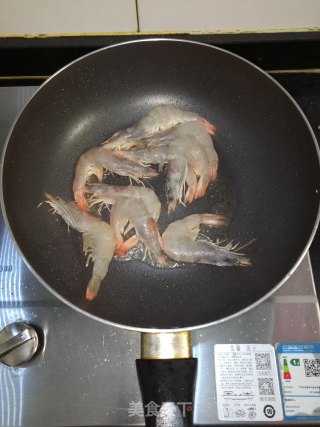 鲜虾炖豆腐的做法步骤：2