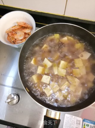 鲜虾炖豆腐的做法步骤：6