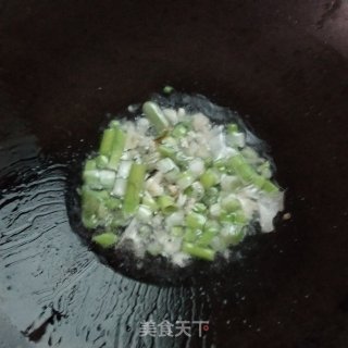 青椒洋葱炒木耳的做法步骤：2