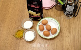 电饭煲版戚风蛋糕的做法步骤：1