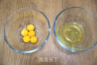 电饭煲版戚风蛋糕的做法步骤：2
