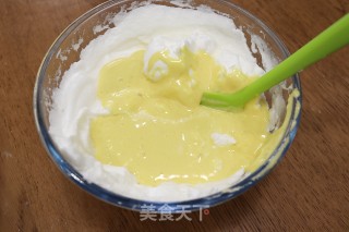 电饭煲版戚风蛋糕的做法步骤：6