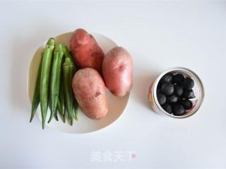 黑蒜秋葵土豆泥的做法步骤：1