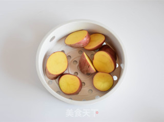 黑蒜秋葵土豆泥的做法步骤：3