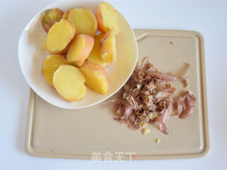黑蒜秋葵土豆泥的做法步骤：4