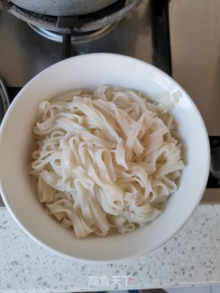 碎椒鸡蛋拌面的做法步骤：8