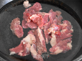 黑蒜番茄牛肉汤的做法步骤：3