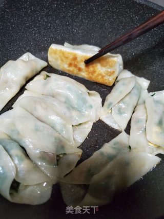锅贴的做法步骤：15