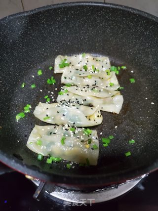 锅贴的做法步骤：16
