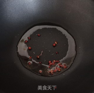 蒜苗炒猪肚的做法步骤：2