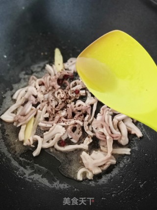 蒜苗炒猪肚的做法步骤：5