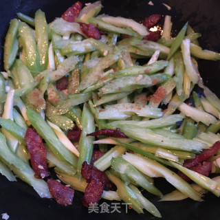腊肠炒西芹的做法步骤：6