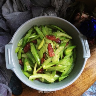 腊肠炒西芹的做法步骤：8