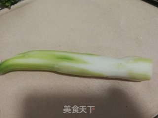 蒜蓉炒芥兰的做法步骤：1