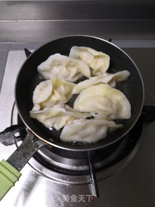 煎饺子的做法步骤：3