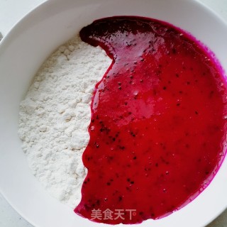 火龙果煎饼的做法步骤：3