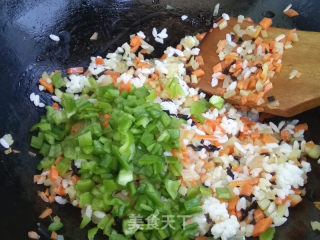 牛肉肠时蔬炒饭的做法步骤：8