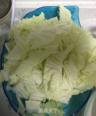 砂鍋五花肉白菜粉絲的做法步骤：2