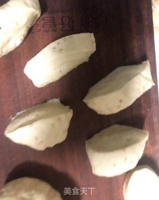 黄芝麻鸡蛋包的做法步骤：2