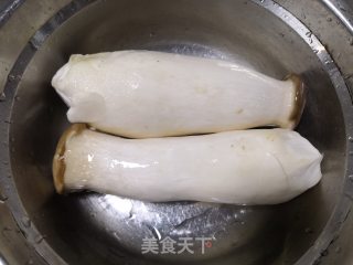孜然杏鲍菇的做法步骤：1