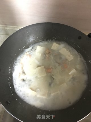 豆腐三文鱼头汤的做法步骤：5