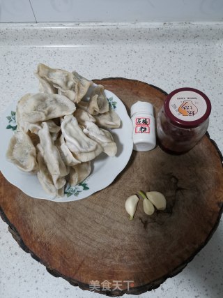 红油水饺的做法步骤：1