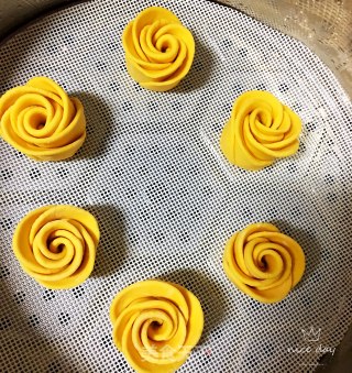 南瓜玫瑰花馒头的做法步骤：14