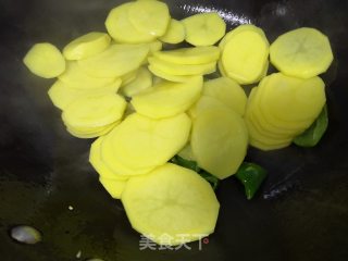 青椒土豆片的做法步骤：5