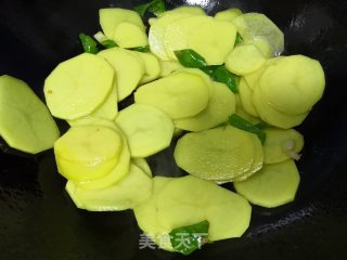 青椒土豆片的做法步骤：6