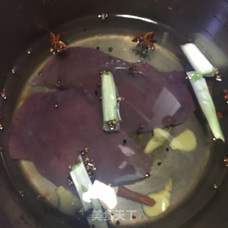 卤猪肝的做法步骤：2