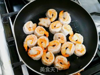 菠萝虾球的做法步骤：5