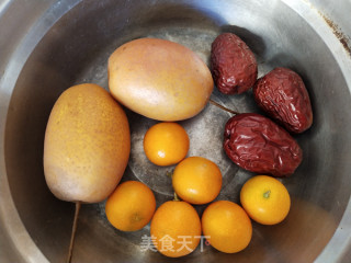 金桔炖梨的做法步骤：1