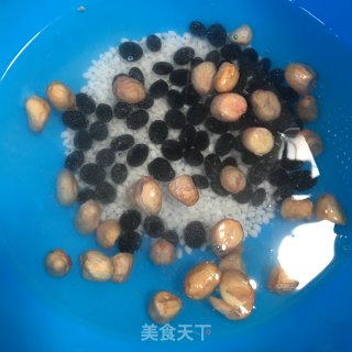 黑豆花生豆浆的做法步骤：2