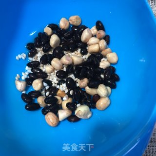 黑豆花生豆浆的做法步骤：3