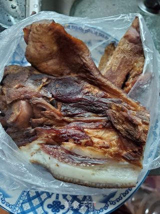 薰腊猪蹄煲山药的做法步骤：1