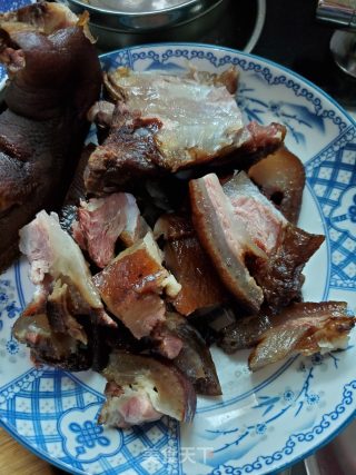 薰腊猪蹄煲山药的做法步骤：4