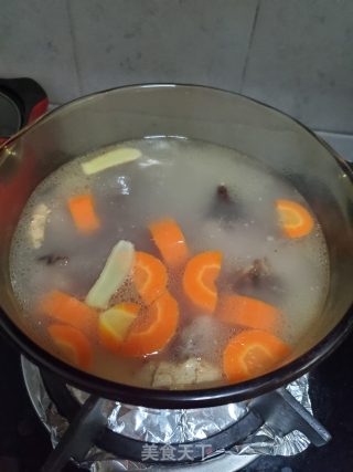 薰腊猪蹄煲山药的做法步骤：8