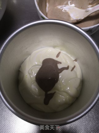 双色戚风的做法步骤：11