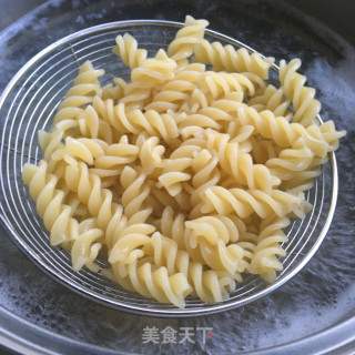 番茄鸡蛋意面的做法步骤：2