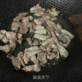 蒜苔炒平菇的做法步骤：10