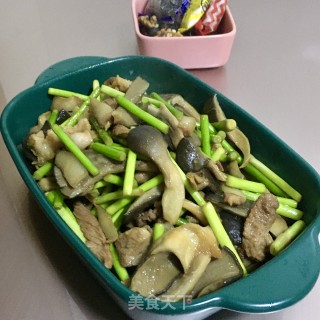 蒜苔炒平菇的做法步骤：16