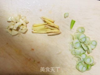 番茄巴沙鱼的做法步骤：1