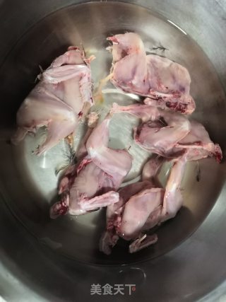 孜然鹌鹑的做法步骤：2